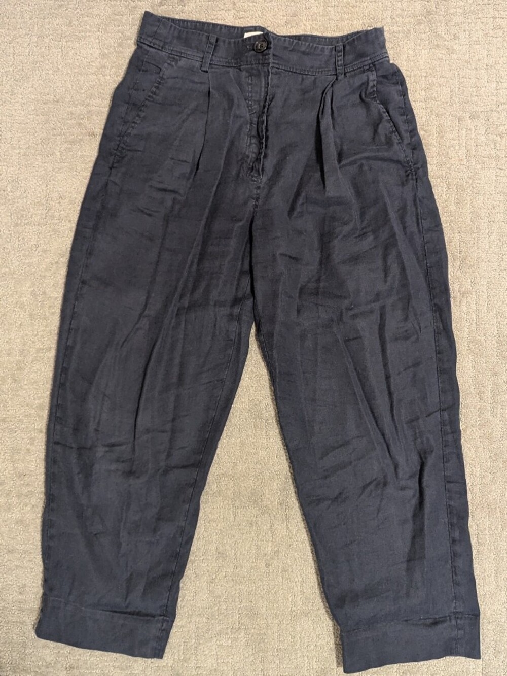 Relaxed Pleated Linen-Blend Pants — Navy